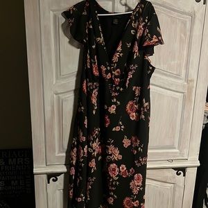 Do not fit.  Long black with pink flower dress.